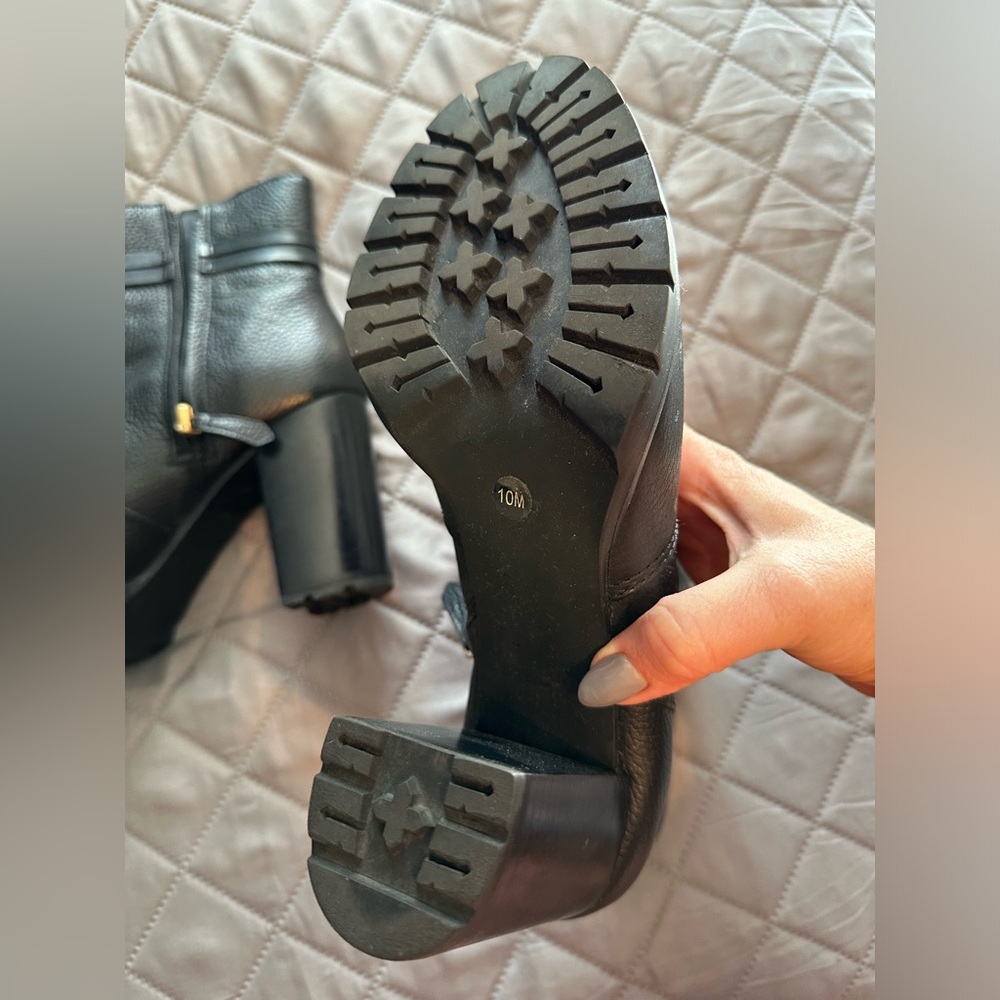 Tory Burch Leigh 90MM Lug Sole Boots size 10 in Perfect Black - Picture 5 of 13